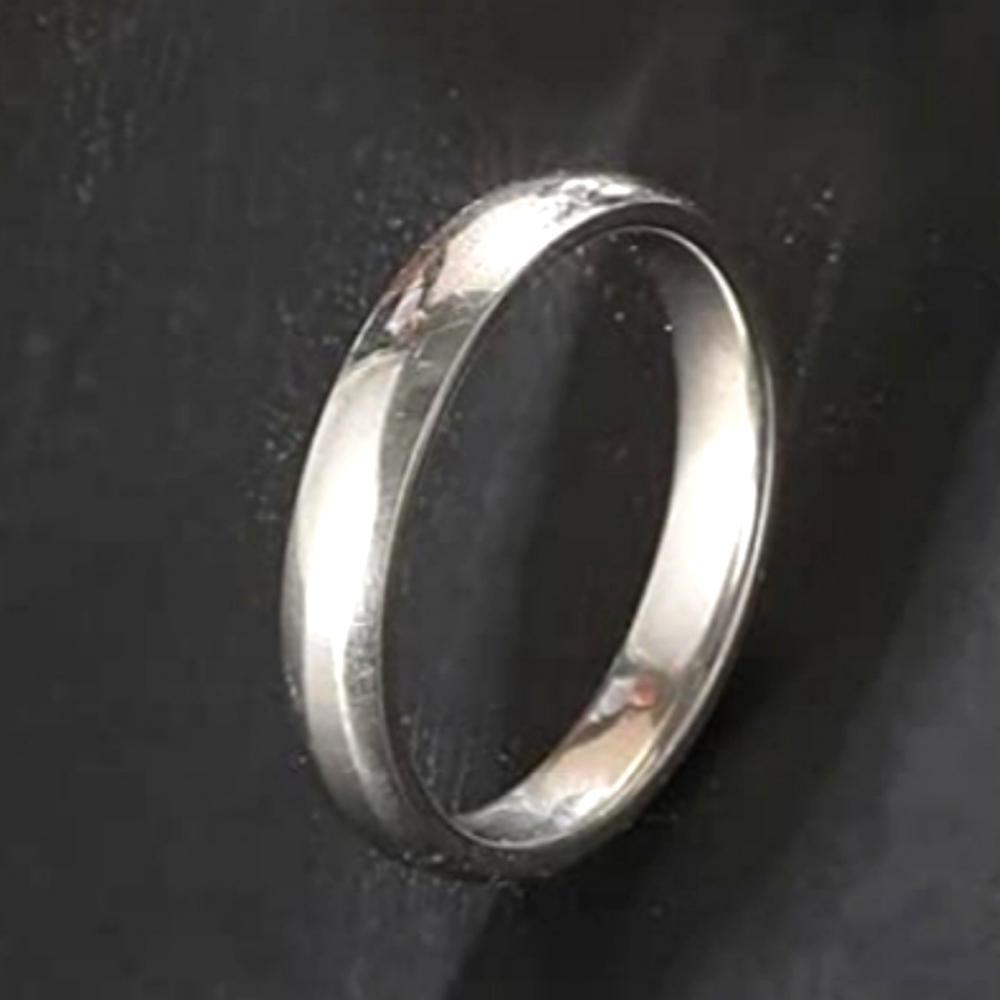 SILVER ROUNDED EDGE  RING STAINLESS STEEL SIZE 8 BAND GREAT FOR STACKING